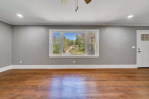 Living - 112 Frankie Ln, Stuart, VA 24171 photo 4 of 9