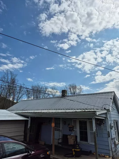 163 Well Ln, Max Meadows, VA 24360