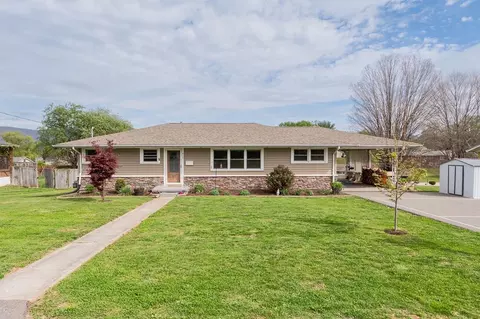 913 Locust Dr, Pearisburg, VA 24134