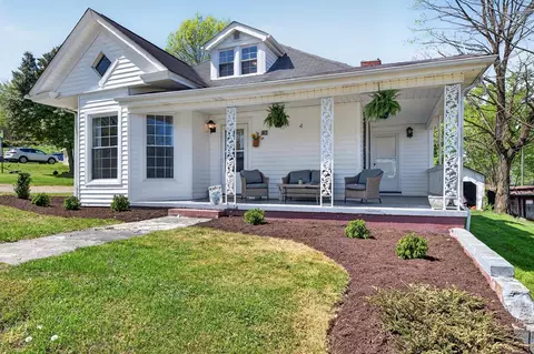 230 Kirkwood St, Glade Spring, VA 24340
