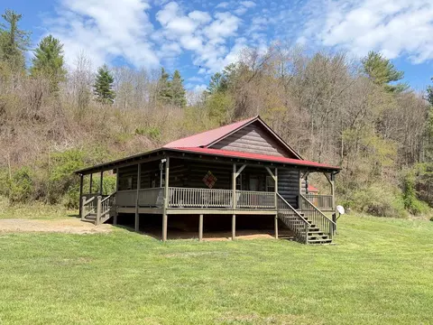 496 Bella Hls, Hillsville, VA 24343