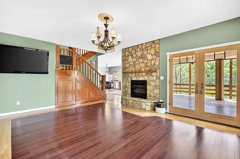 Living - 24327 N Fork River Rd, Abingdon, VA 24210 photo 2 of 3