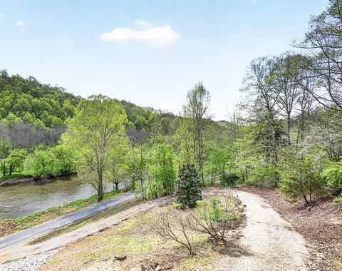 View/Area - 24327 N Fork River Rd, Abingdon, VA 24210 photo 2 of 7