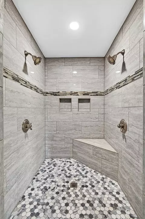 Bath - 24327 N Fork River Rd, Abingdon, VA 24210 photo 3 of 8
