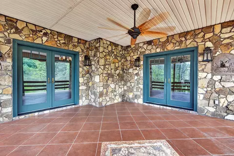 Exterior - 24327 N Fork River Rd, Abingdon, VA 24210 photo 4 of 16