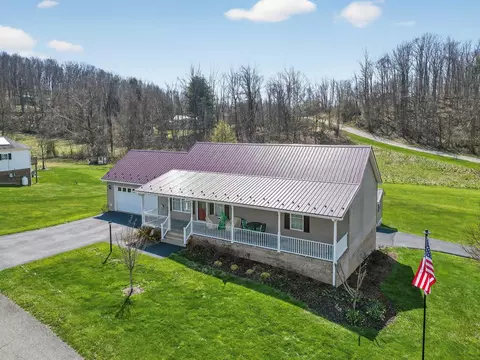 108 Brooke St, Chilhowie, VA 24319