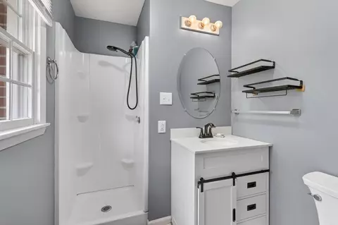 Bath - 206 Pendleton Ave, Chilhowie, VA 24319 photo 3 of 5