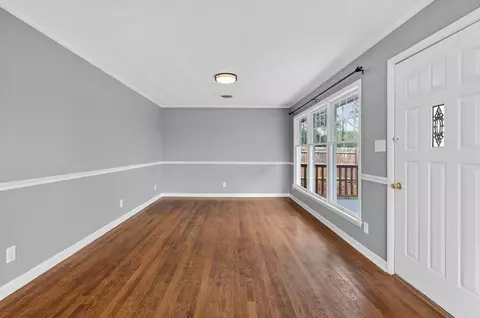 Living - 206 Pendleton Ave, Chilhowie, VA 24319 photo 4 of 10