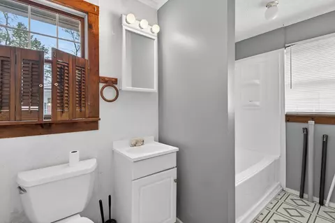 Bath - 206 Pendleton Ave, Chilhowie, VA 24319 photo 5 of 5