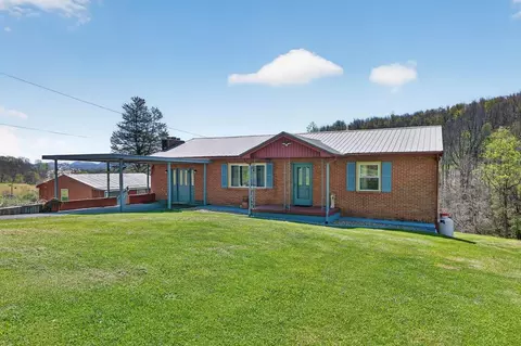 1954 High Point Rd, Castlewood, VA 24224