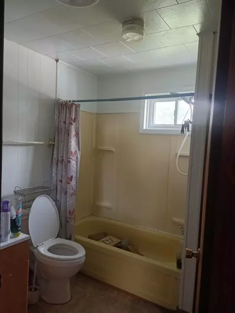 Bath - 178 Bane Bottom Ave, Cedar Bluff, VA 24609 photo 1 of 1