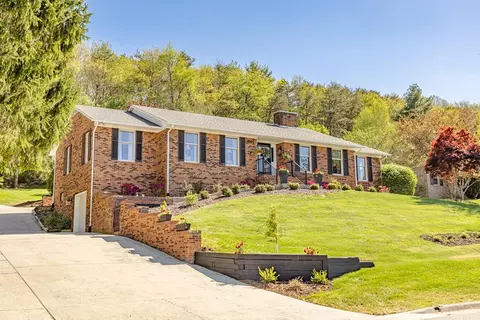 1095 W Fulton St, Wytheville, VA 24382