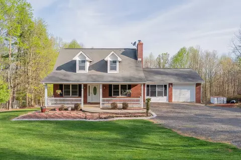 425 Springwillow Dr, Hillsville, VA 24343