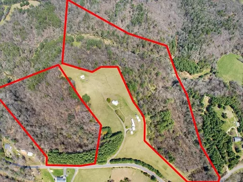110 Highlander Ln, Woodlawn, VA 24381