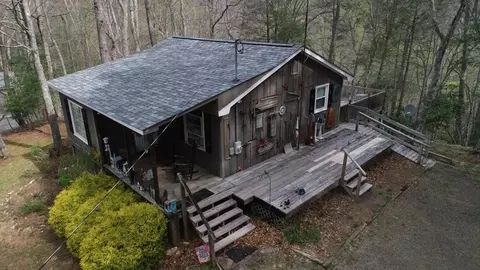35 Spruce Dr, Dugspur, VA 24325