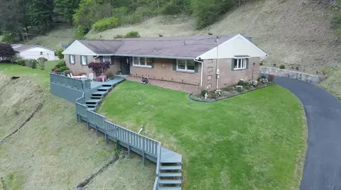 1336 Watkins St, Grundy, VA 24614