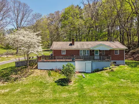 104 Frost Ln, Max Meadows, VA 24360