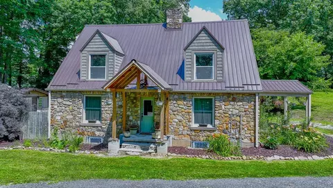 31232 Hollyfield Rd, Damascus, VA 24236