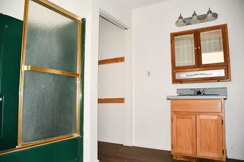 Bath - 2241 Skydusky Rd, Bland, VA 24315 photo 3 of 4