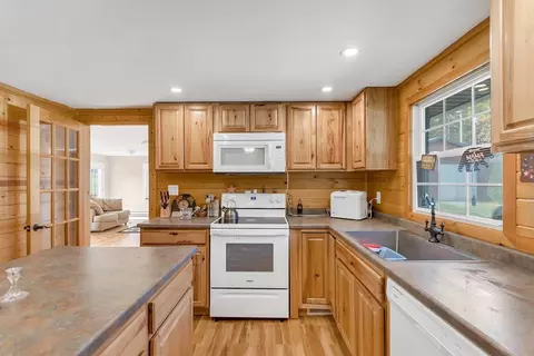 Kitchen - 4616 Rakes Dr, Dublin, VA 24084 photo 3 of 5