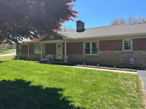 111 Taylorwood Dr, Galax, VA 24333