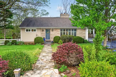 859 Mountain View Dr, Marion, VA 24354