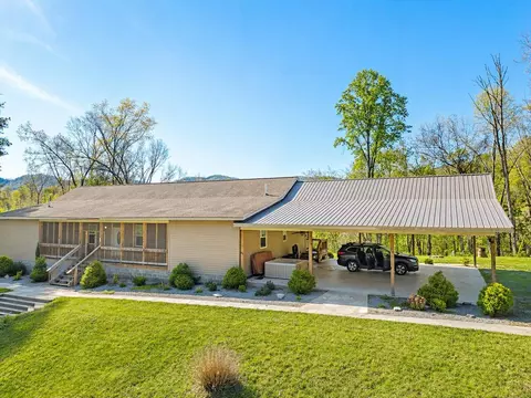 192 Blueberry Hl, Pennington Gap, VA 24277
