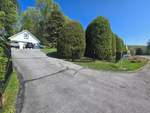 570 W Valley Dr, Bristol, VA 24201