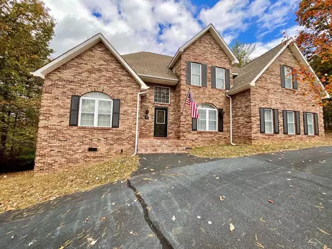 169 Oakside Dr, Hillsville, VA 24343