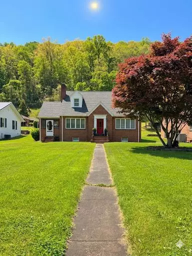 1096 Mimosa St, Grundy, VA 24614