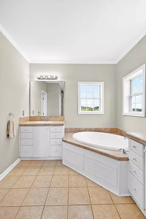 Bath - 13129 Northridge Rd, Abingdon, VA 24210 photo 1 of 7