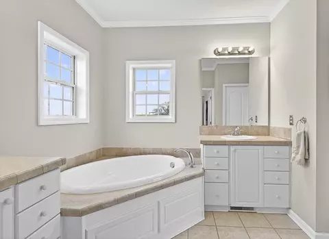 Bath - 13129 Northridge Rd, Abingdon, VA 24210 photo 2 of 7