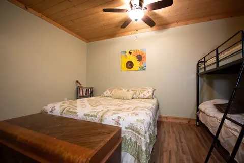 Bedroom - 542 Chestnut Falls Ln, Galax, VA 24333 photo 4 of 6
