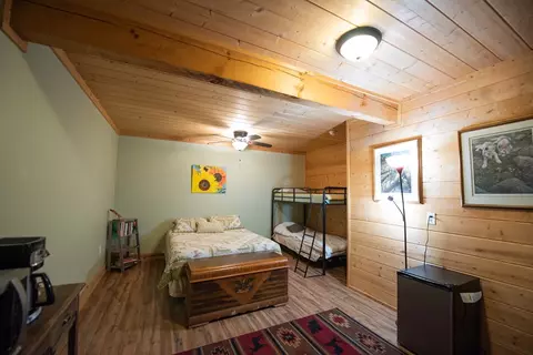 Bedroom - 542 Chestnut Falls Ln, Galax, VA 24333 photo 3 of 6