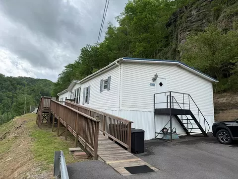 27628 Riverside Dr, Grundy, VA 24614