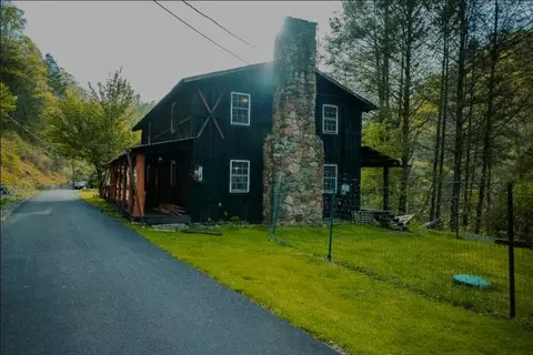 1128 Deer Meadow Rd, Raven, VA 24639