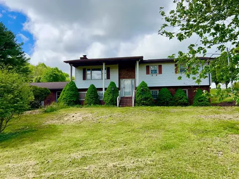 381 Pond St, Pounding Mill, VA 24637