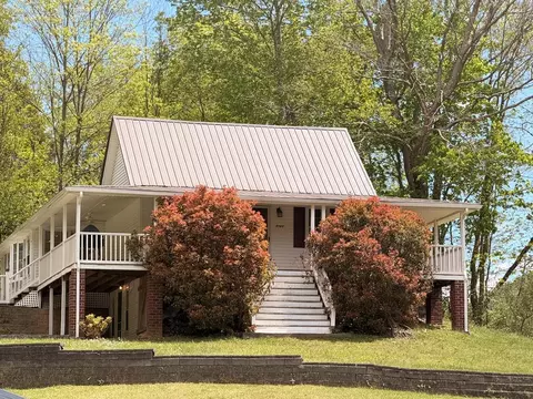 7727 Swords Creek Rd, Swords Creek, VA 24649