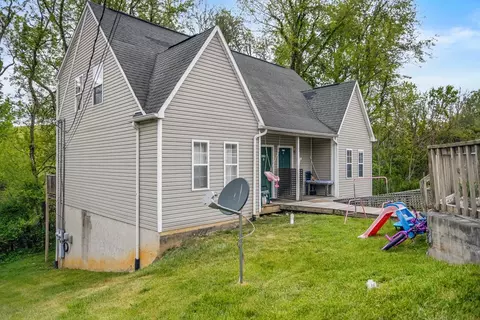 855 Meadowbrook Dr, Chilhowie, VA 24319