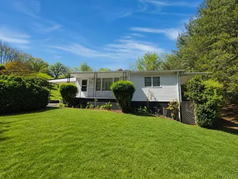 312 Edgewood Dr, Galax, VA 24333