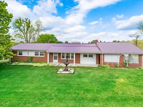 137 Crimson Ln, Max Meadows, VA 24360