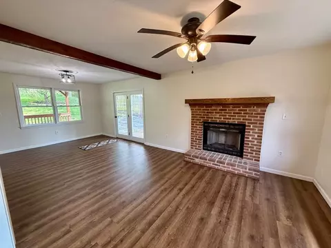 Living - 209 Bond Ave, Independence, VA 24348 photo 4 of 8