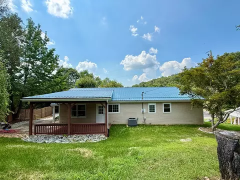 Exterior - 209 Bond Ave, Independence, VA 24348 photo 3 of 9