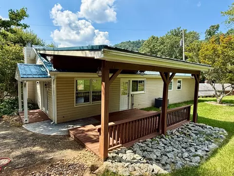 Exterior - 209 Bond Ave, Independence, VA 24348 photo 2 of 9