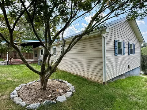 Exterior - 209 Bond Ave, Independence, VA 24348 photo 4 of 9