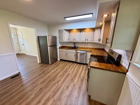 Kitchen - 209 Bond Ave, Independence, VA 24348 photo 2 of 3