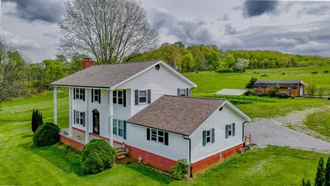 207 Pleasant View Rd, Rose Hill, VA 24281