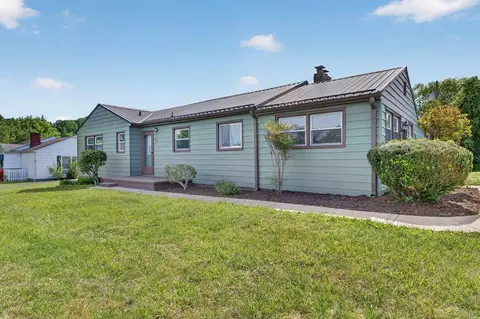305 S Cherokee Rd, Bristol, VA 24201