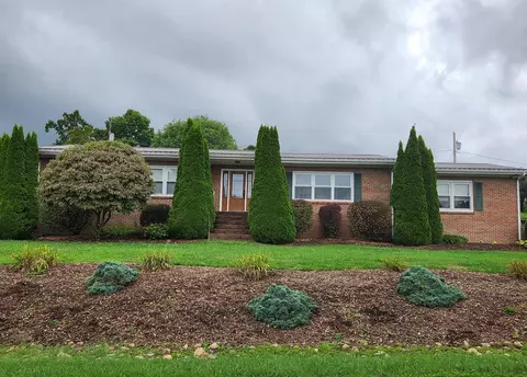 12218 Columbine Ln, Glade Spring, VA 24340