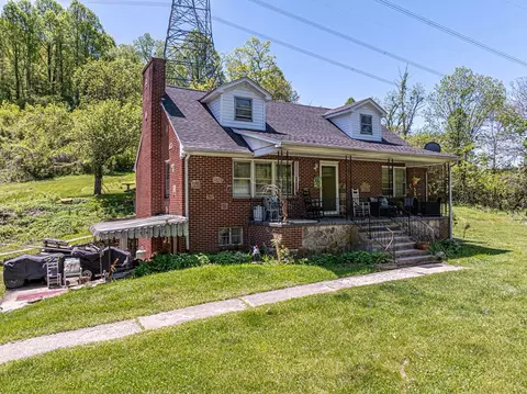 431 Mitchell Valley Dr, Marion, VA 24354